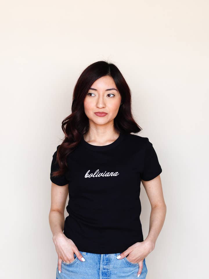 Boliviana ribbad baby-tee för wholesale av Latina Dreamer Apparel