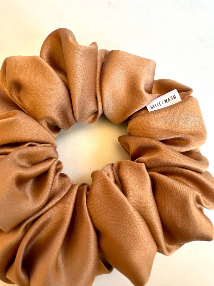Roestkleurige zijden scrunchie voor wholesale door Ollie & Nash