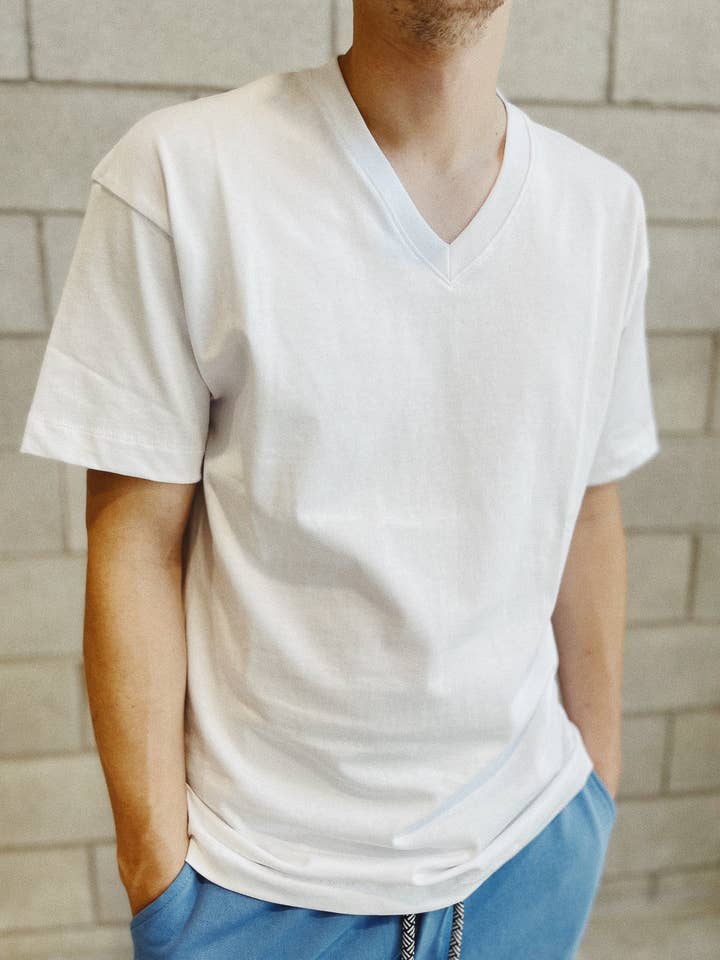 T-SHIRT DECOTE EM V por atacado de STILOSOPHY