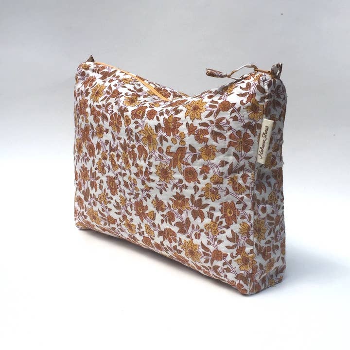 Mehera Shaw – wholesale Make-up/cosmetic bag – Cosmetics Bag - Compact - Quilted Hand Block Print Cotton3
