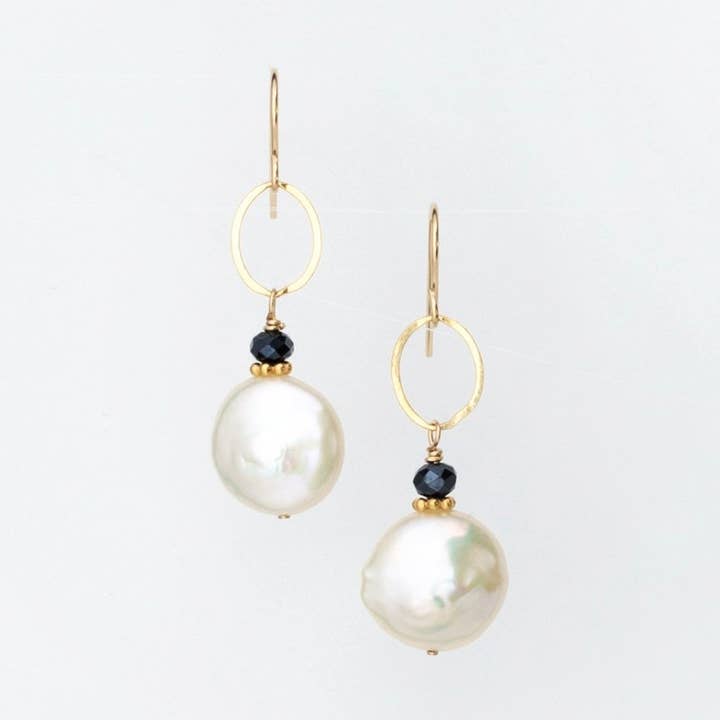 Boucles d'oreilles en perles de culture d'eau douce avec accent en cristal pour la vente par J. Mills Studio