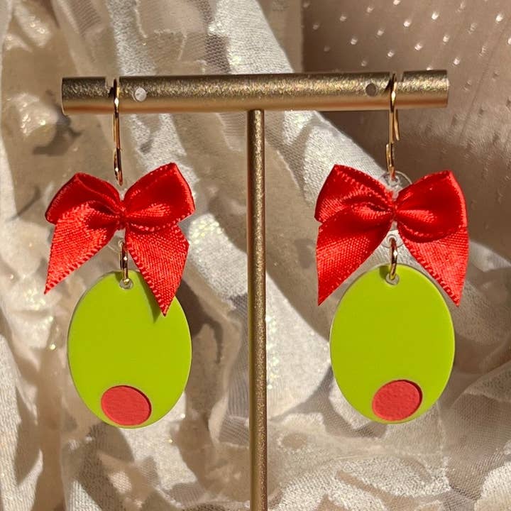 Boucles d'oreilles Coquette olive (faites main) pour la vente par Future Frenzy
