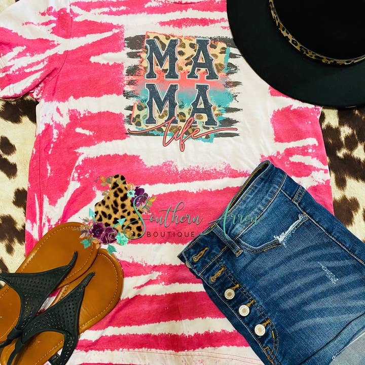 T-shirt Pink Mama pour la vente par Okie Made Tees