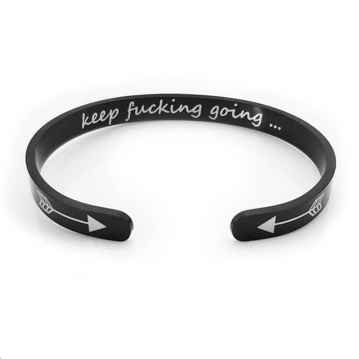 Engraved4Ever – Großhandel Manschettenarmband – Inspirierender Armreif mit Aufschrift „Keep Fucking Going“ mit Mantra-Zitat, Stahl