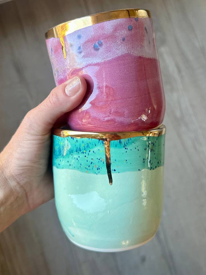 Bicchiere in vetro per bevande calde o fredde in porcellana liscia con bordo in oro 22 carati per la vendita all'ingrosso da parte di Karacotta Ceramics