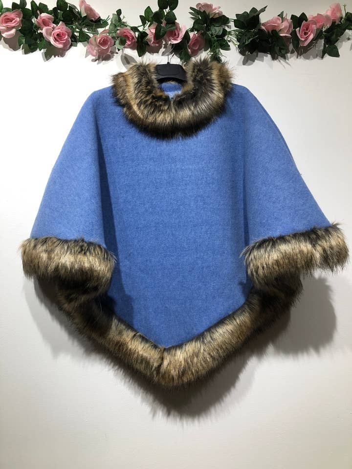 LINEN & COTTON HOUSE - Wholesale Outerwear Poncho - Women's - Poncho 5032./FALL WINTER CLOTHING/CHRISTMAS FELT21