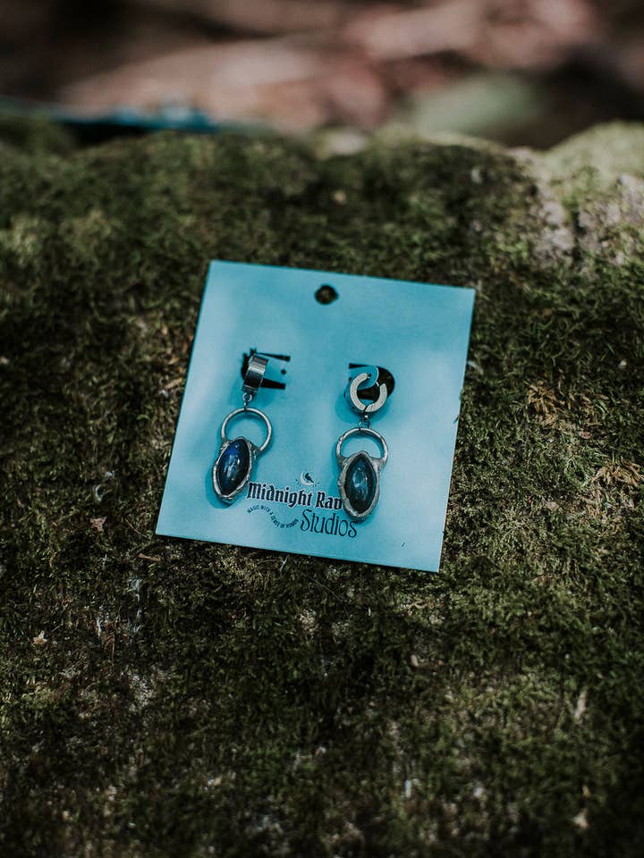 Brincos de Alquimia de Labradorite | Pedra da Transformação em Pendente por atacado de Midnight Raven Studios