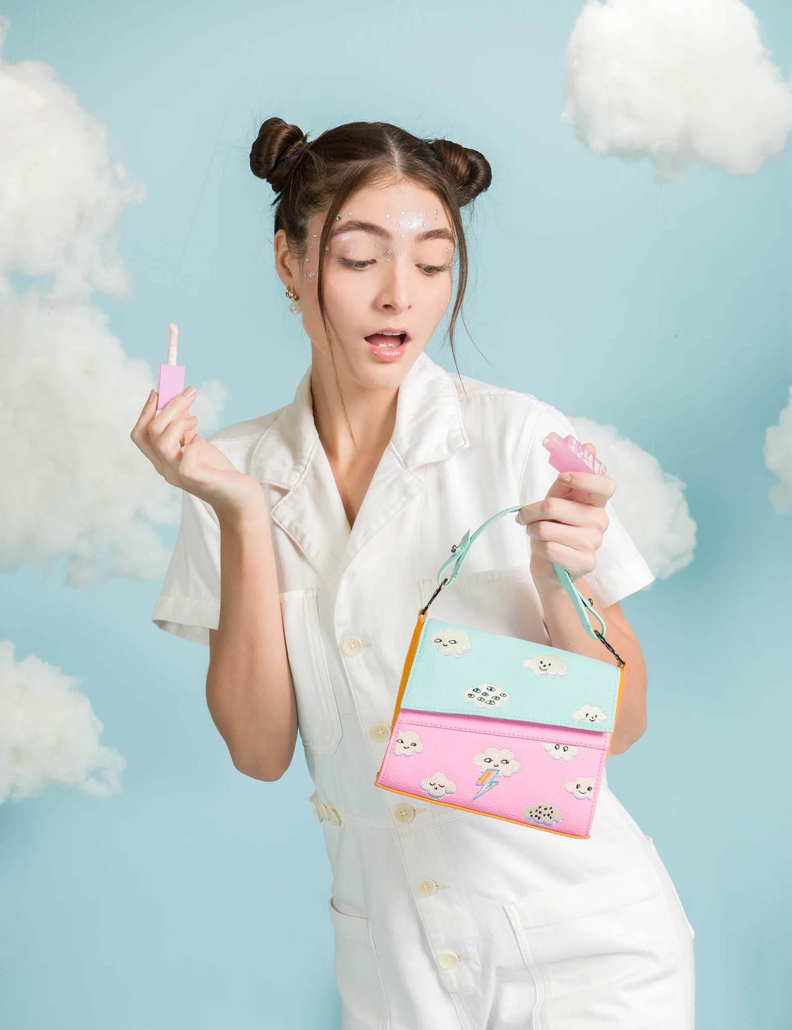 Min & Mon – Großhandel Umhängetasche - Damen – Anastasio Micro Umhängetasche Wasserballett Blau und Kaugummi Pink Leder - Happy Clouds Design1