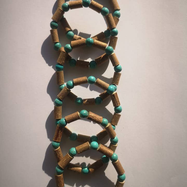 Savonnerie de la Cigogne - Wholesale Beaded Bracelet - Hazelwood and Turquoise Minerals Bracelet1
