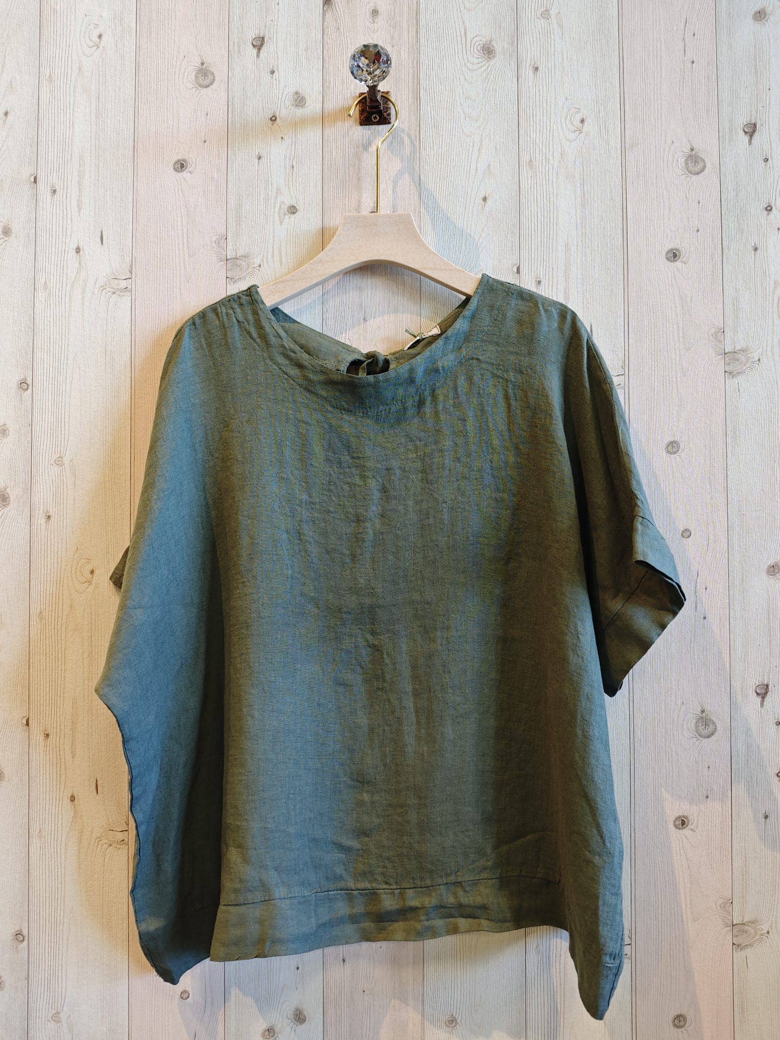 Linen & More - Wholesale Blouse - Dames - REF 17831 Linnen blouse met korte mouwen en strikdetail2