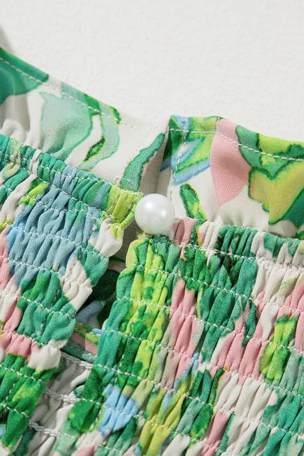 Vert Blouse froncée à col montant à manches volantées et imprimé feuillu en vente sur Faire3