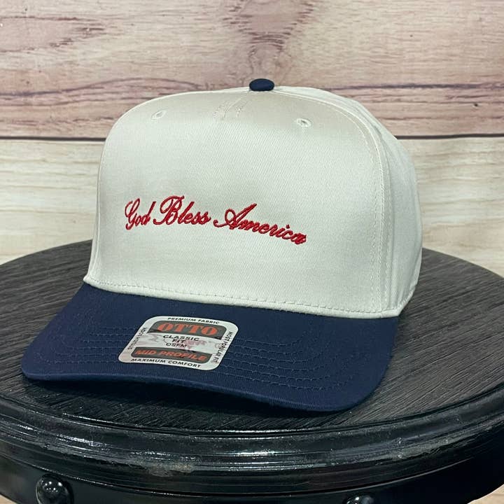 Gud velsigne Amerika Script | LC Elizabeth Original | Broderet Hat for engroshandel hos LC Elizabeth