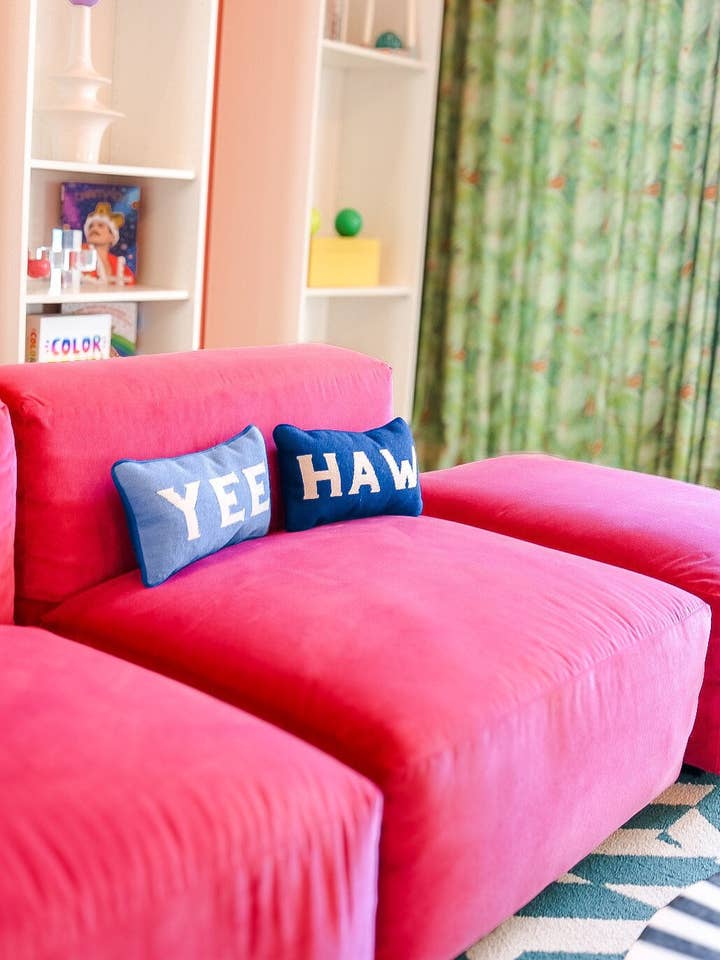 Coussins de broderie Yee Haw - Bleu pour la vente par Southern Decorative