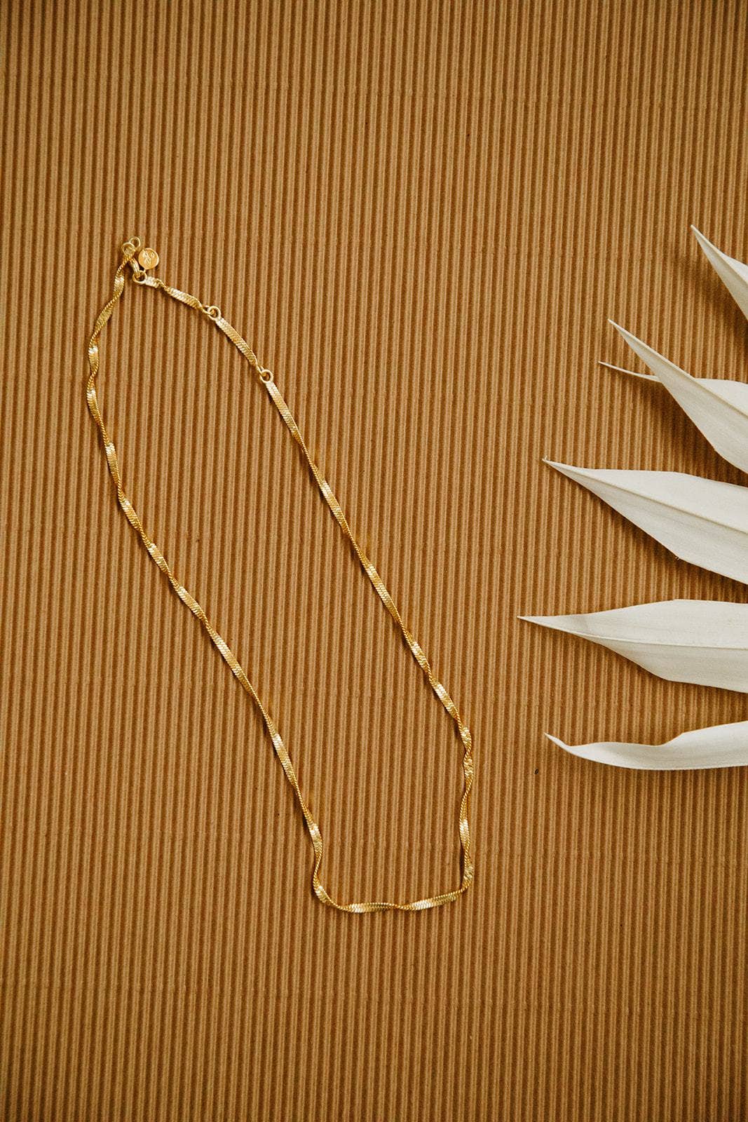 Rover & Kin - Wholesale Link & Chain Necklace - Twisted Herringbone Chain6