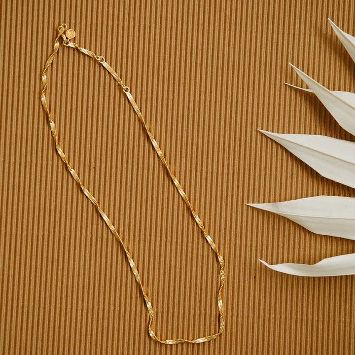 Rover & Kin - Wholesale Link & Chain Necklace - Twisted Herringbone Chain6