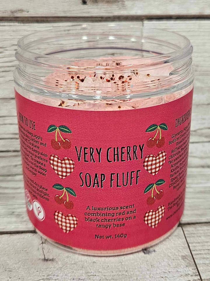 Sapone Fluff Very Cherry per la vendita all'ingrosso da parte di The Soap Sisters