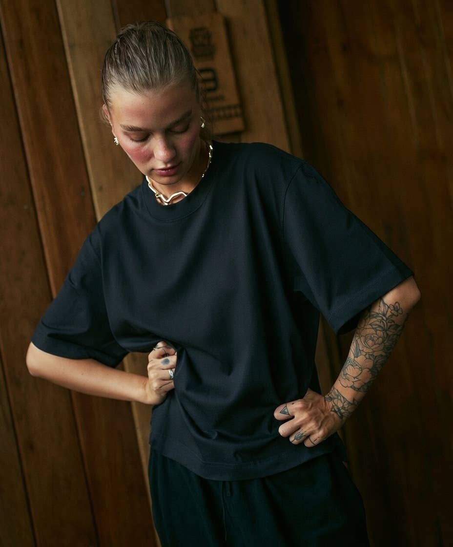Artree – wholesale T-shirt – Unisex – Oversized T Shirt Unisex Cropped (Black)2