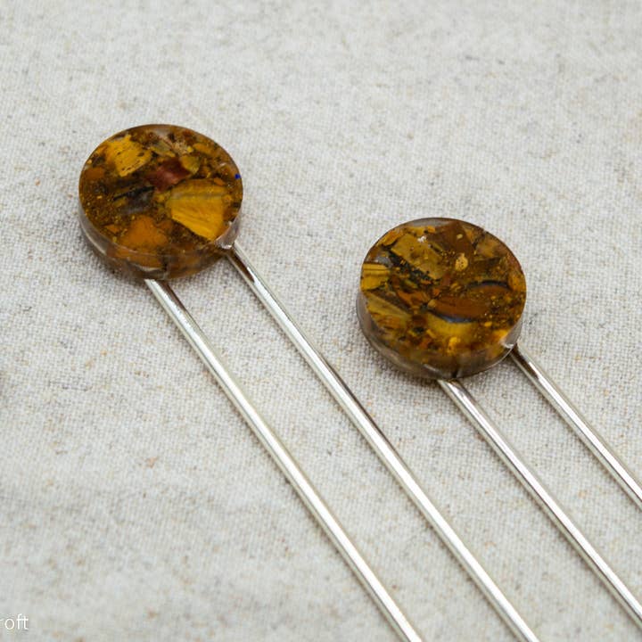 Saskia Wrycroft - Venta al por mayor Horquillas para el pelo - Horquilla de pelo de resina con forma de ojo de tigre, chapada en plata