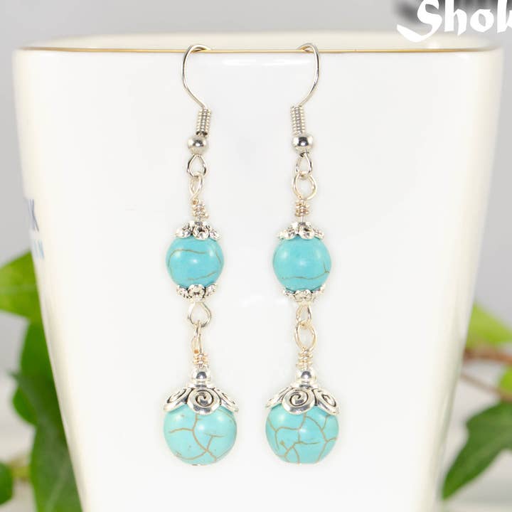 Boucles d'oreilles pendantes en howlite turquoise pour la vente par Shokh Jewelry