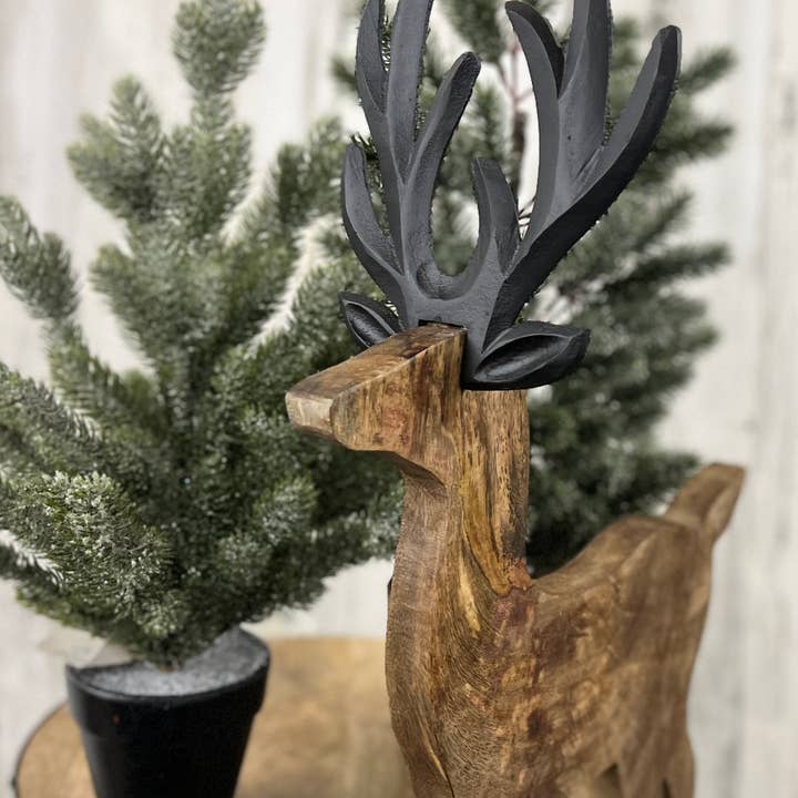 Wholesale Home Decor – Großhandel Tischdeko – Rentier aus Holz mit schwarzem Aluminiumgeweih 22x13in0