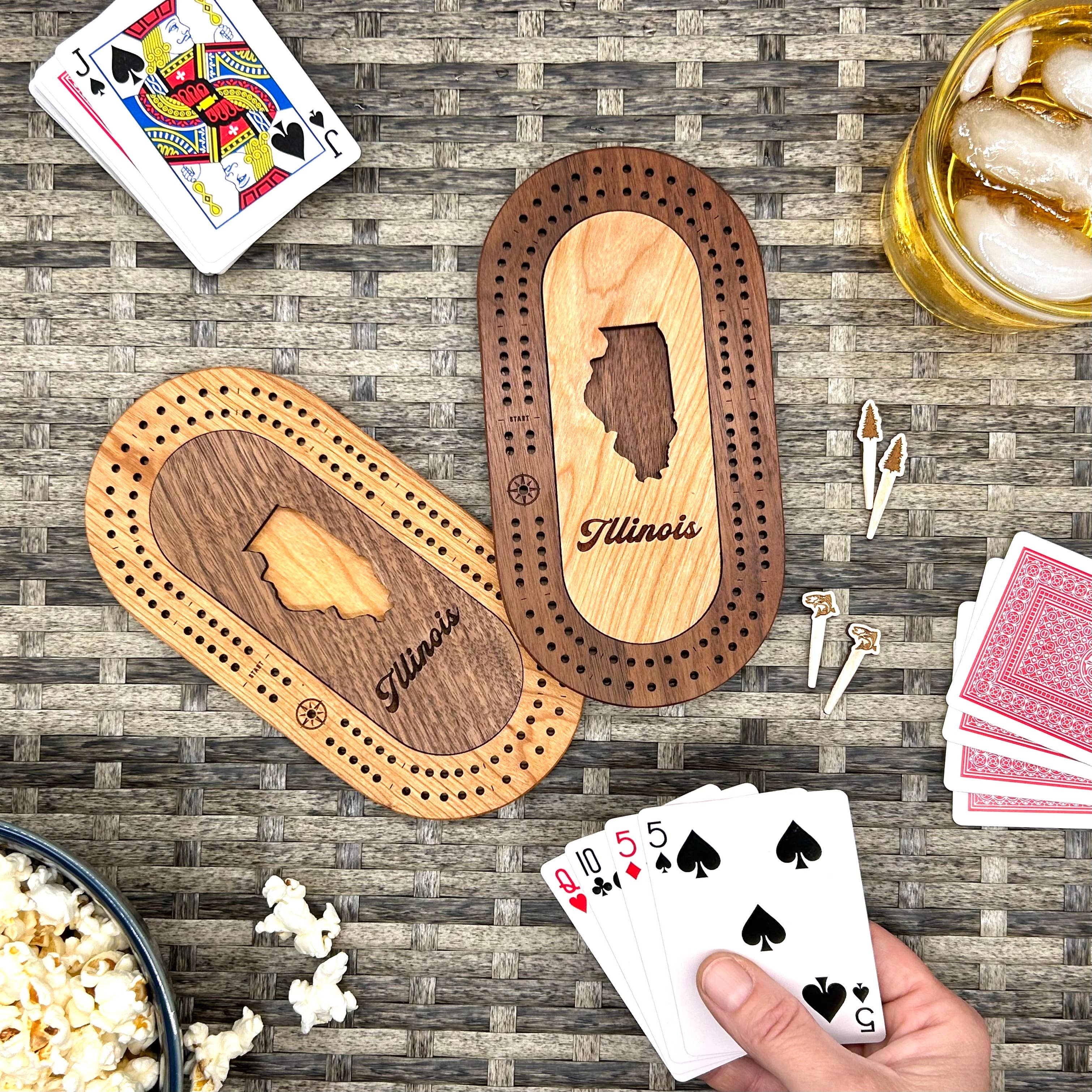 Cast & Carve - Venta al por mayor Juegos de mesa - Juego de minitablas de viaje de EE. UU., con pinzas personalizadas11