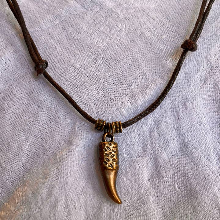 Pendente Dente Serrilhado em Cordão por atacado de The Atlas Rose And Key