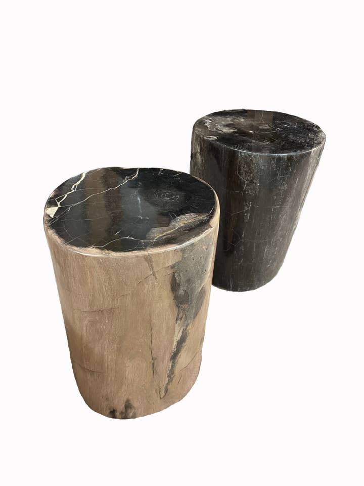 Sgabelli Kuno in legno pietrificato per la vendita all'ingrosso da parte di Asian Accents