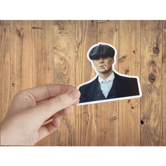 Tamanho da etiqueta Tommy Shelby: 3" x 2.82" por atacado de Kelabels