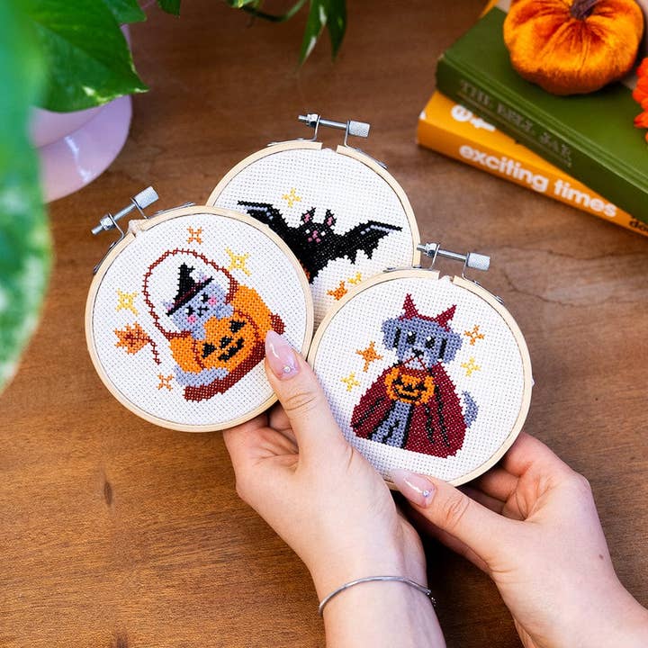 Craft Club - Wholesale Embroidery/cross-stitch supplies - TRICK OR TREAT MINIS - Cross Stitch Kit1