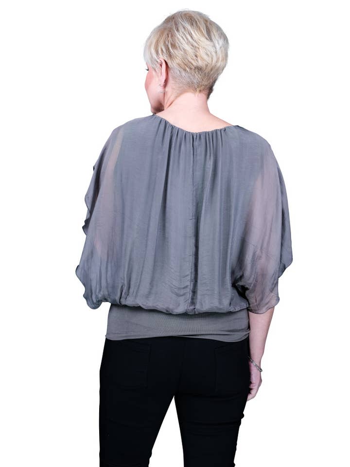 TINA Stephens Italy/Tees By Tina – Engroshandel Bluse - Dame – Aurora Flutter Fly Sleeve Silke Top m/Band Bund (BSS202)29