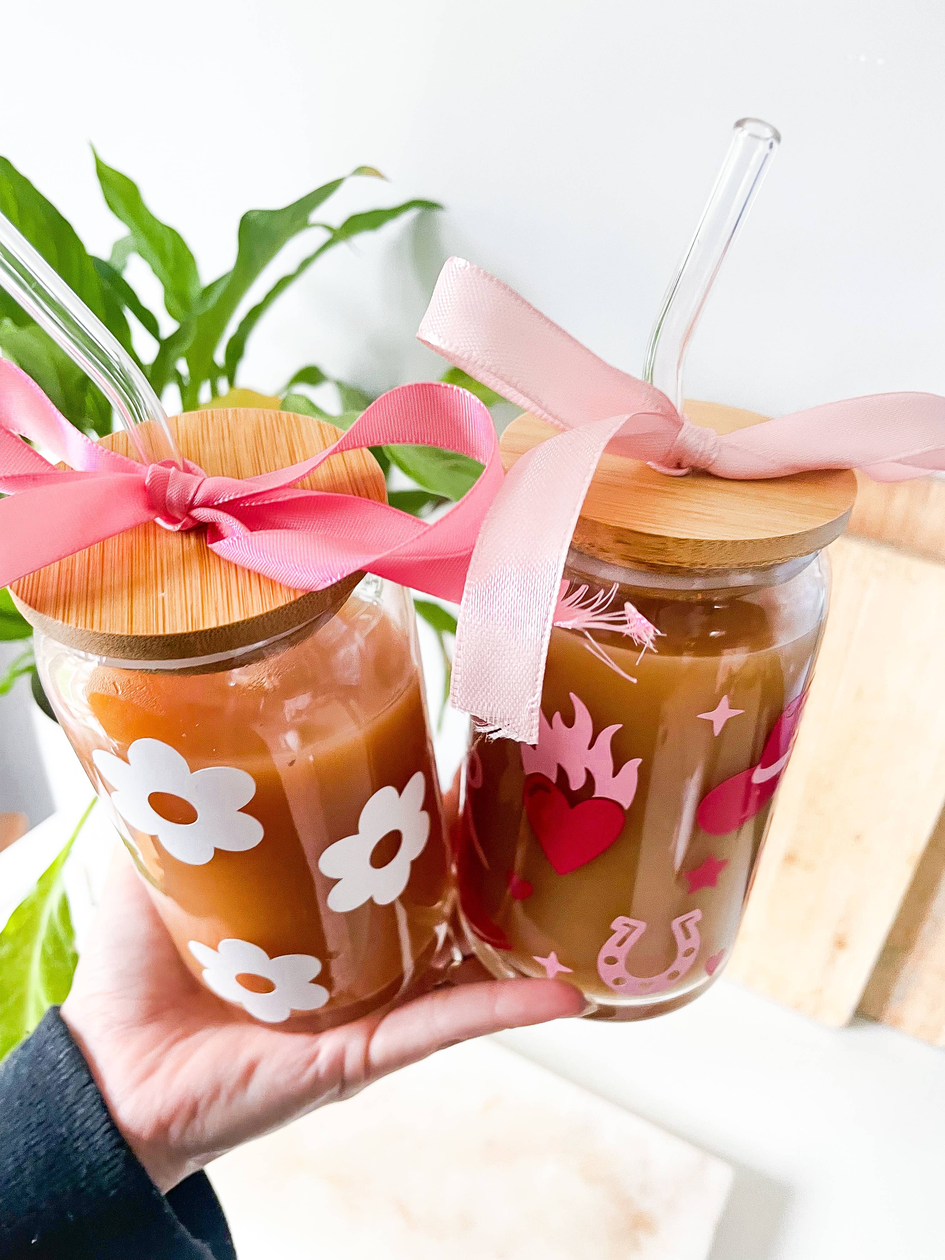 Hope and Grey Creative – wholesale Drinking glass/cup –  Cowgirl Glass Can with Bamboo Lid and Clear Glass Straw 1