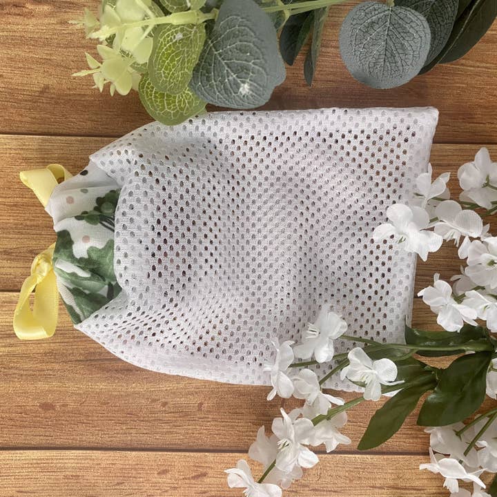 Trousse de toilette à joli feuillage pour la vente par Tahlia Paige