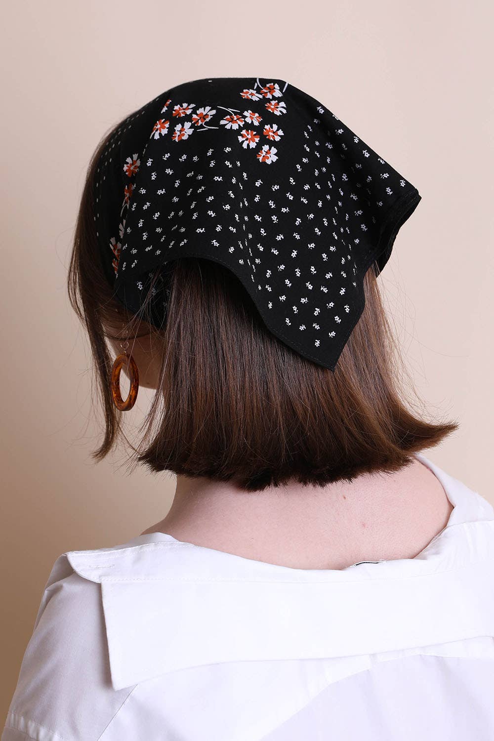 Leto Accessories – Großhandel Bandana – Damen – Halstuch aus Baumwolle mit Blumen und Punkten — Favorit im Einzelhandel0