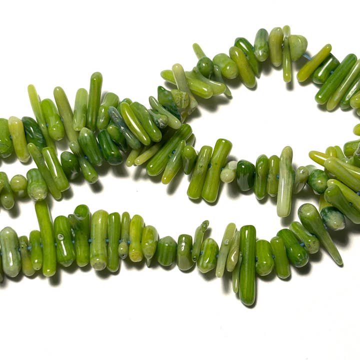 Pedaços de Coral Verde Fio de 16 polegadas por atacado de Whitestone Jewelry Co.