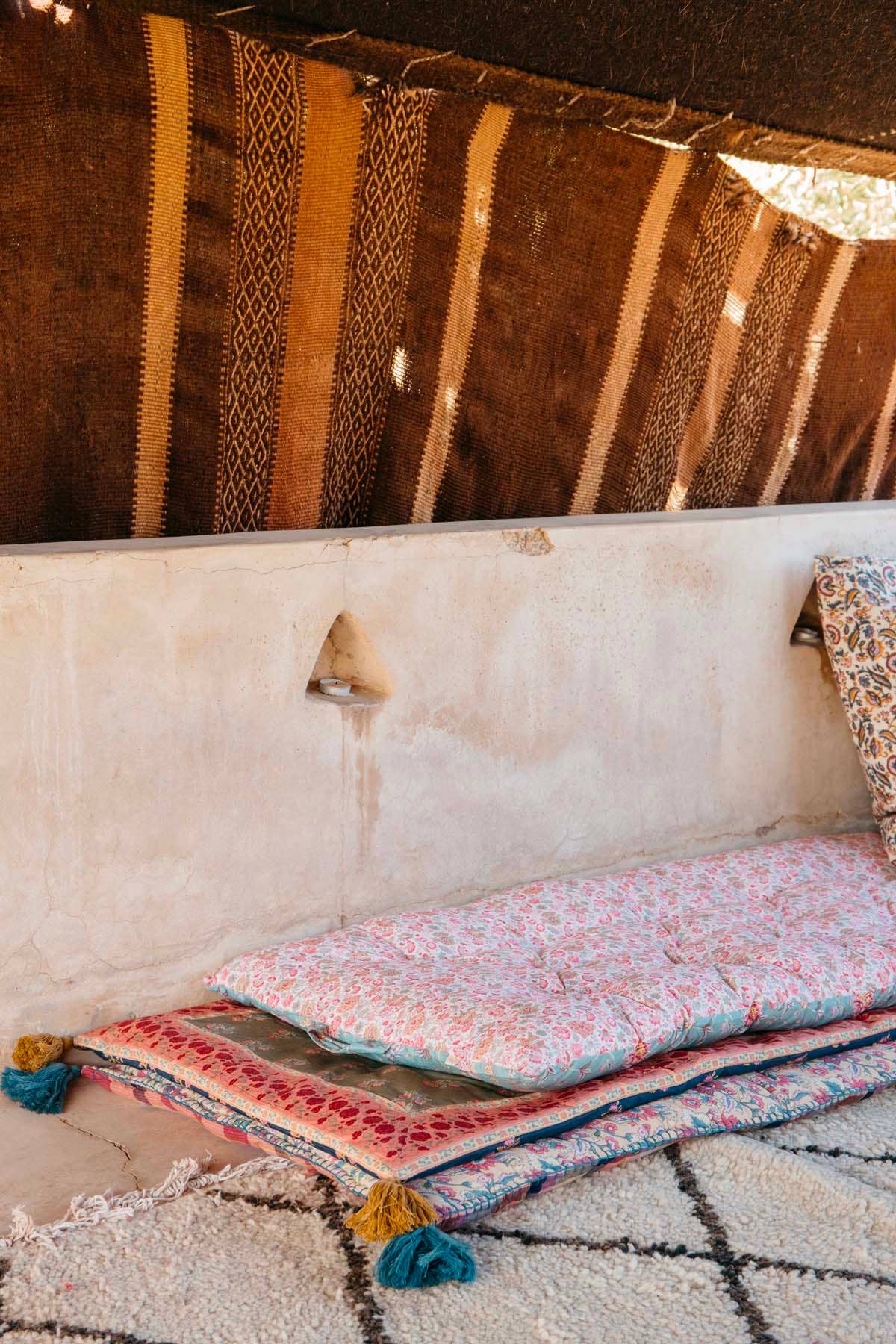 Many floor mattress - flowers - blue - pink - orange for wholesale on Faire1