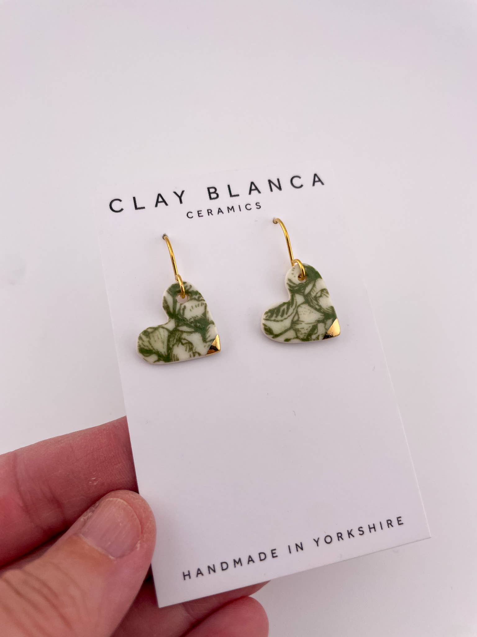 Clay Blanca - Vendita all'ingrosso Orecchini pendenti - Orecchini a forma di cuore piccolo verde Cina (lato) (Opzioni)0