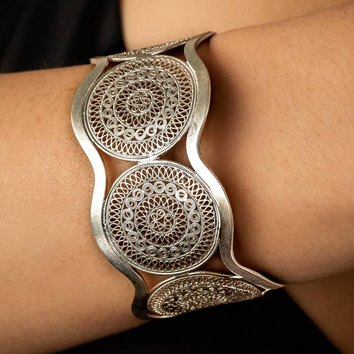 Lite Tempo Twist Cuff Bracelet for wholesale by EBNIX Fine Jewelry