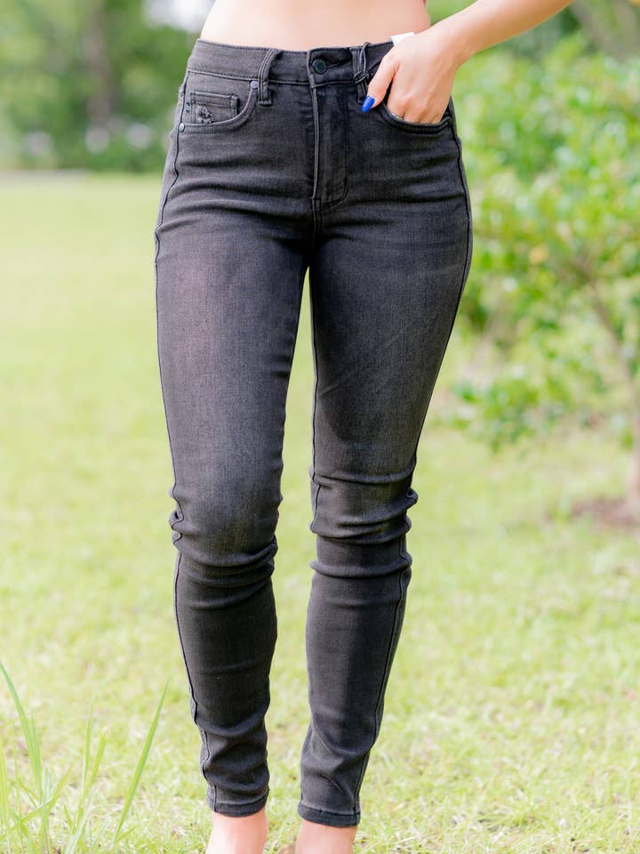 (08-20-2025) Sideline Sleek Judy Blue Skinnies for wholesale by Boutique Simplifed