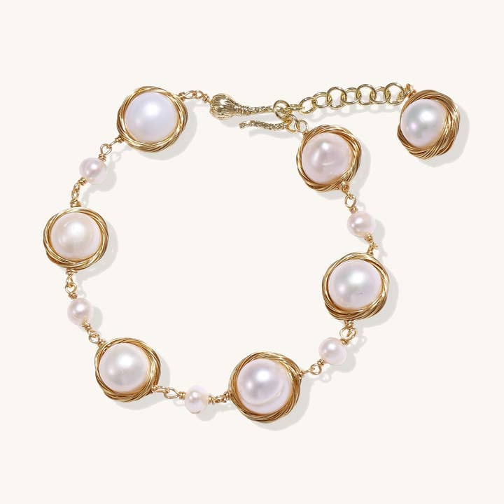 Bracelet de Perles Où la Douceur Rencontre la Force pour la vente par Branvas Jewelry