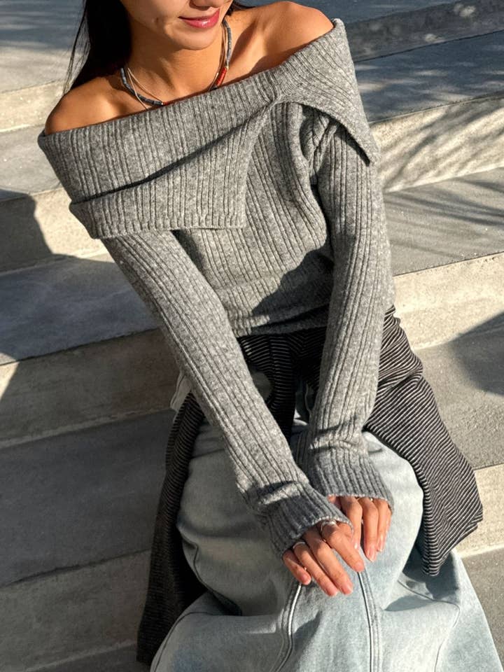 Haut en maille côtelée à épaules dénudées Soft Muse en mélange de laine fabriqué en Corée pour la vente par Little Light