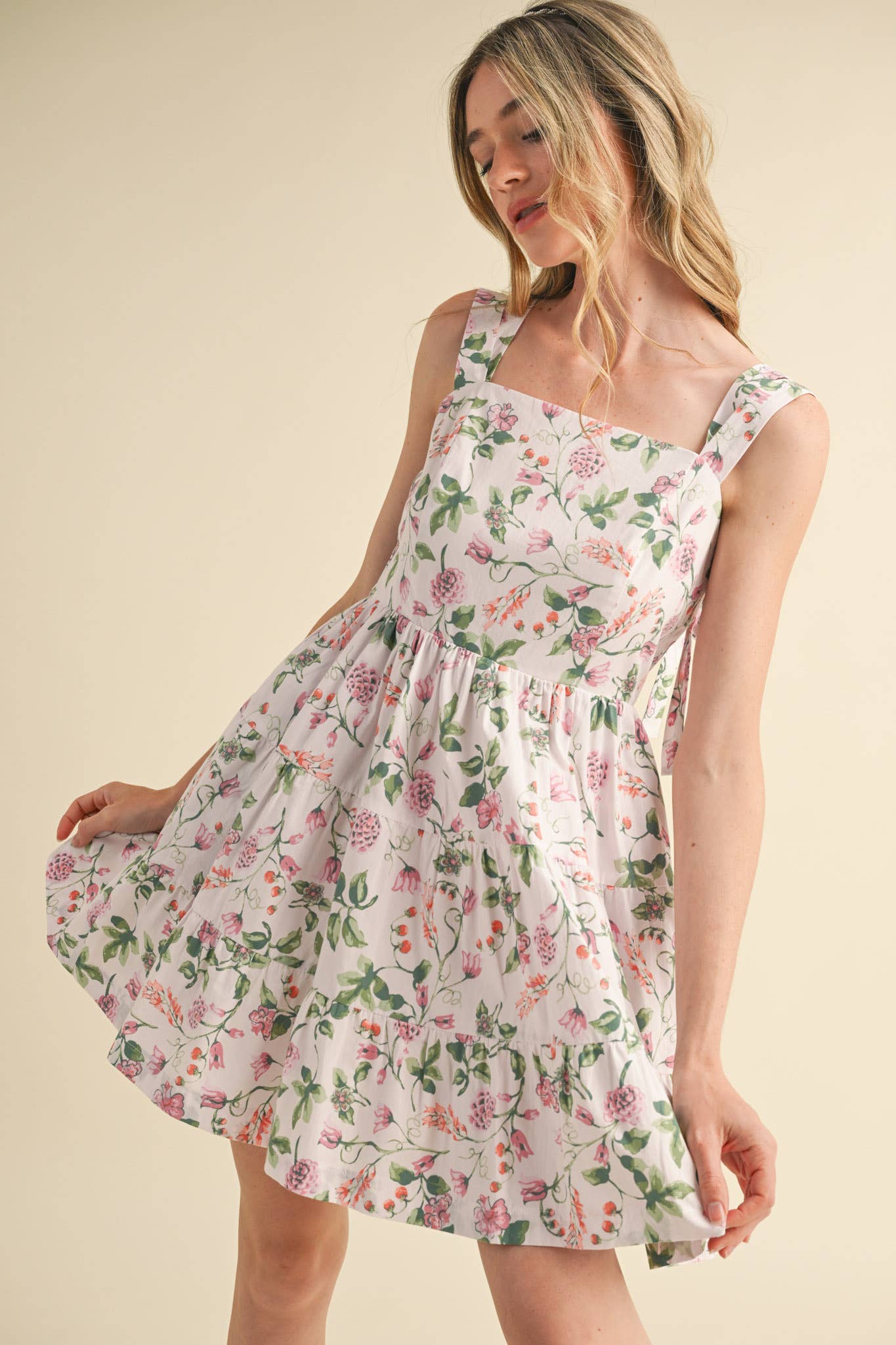 &MERCI - Vente Robe – femme - ROBE COURTE À VOLANTS FLORAUX AVEC BRETELLES À NOUER MDR38082