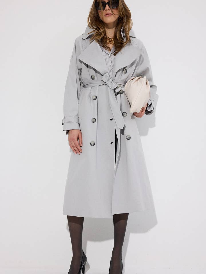 GÜRTELTER DOPPELREIHIGER TRENCHCOAT für den Großhandel von Touché Privé