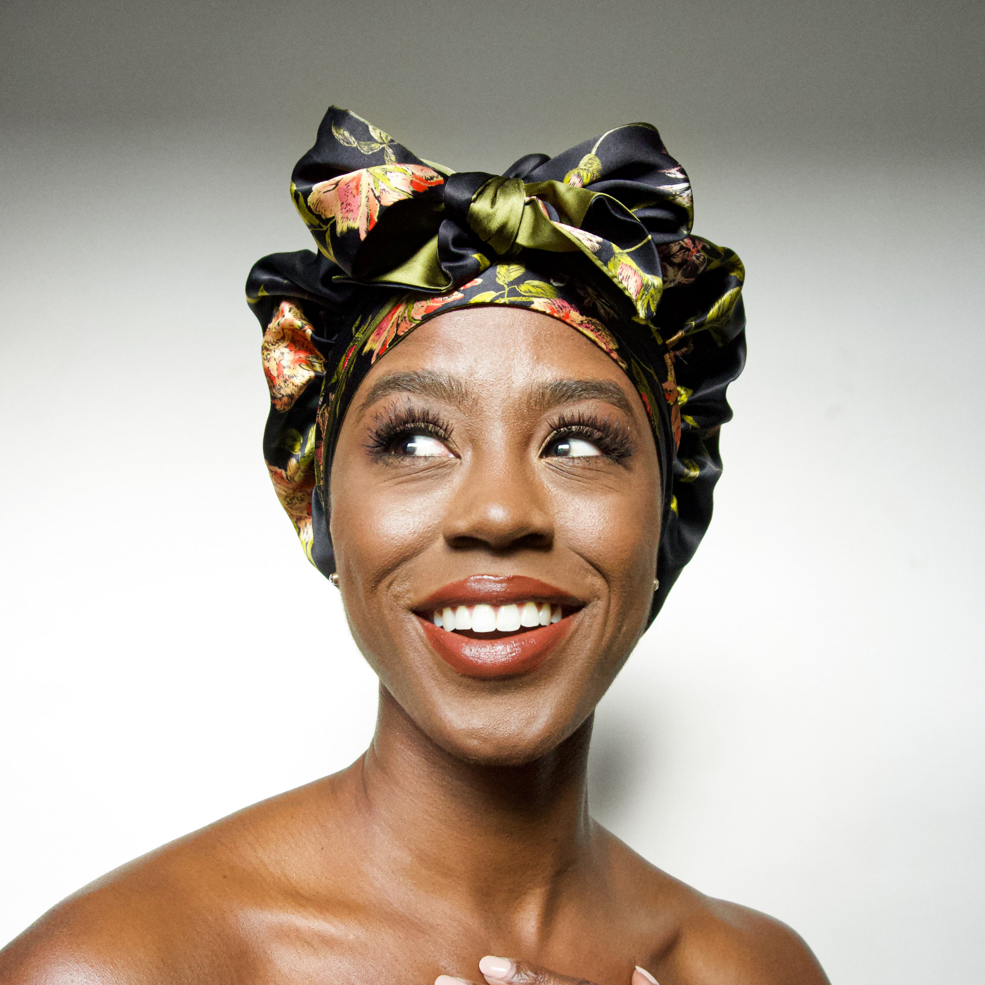 Nochka – wholesale Sleep cap / bonnet – women's – Wild Rose Print Reversible Bonnet with Ties2