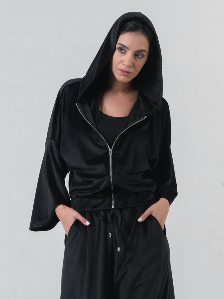 Hooded Top with Zipper for wholesale by Metamorphoza