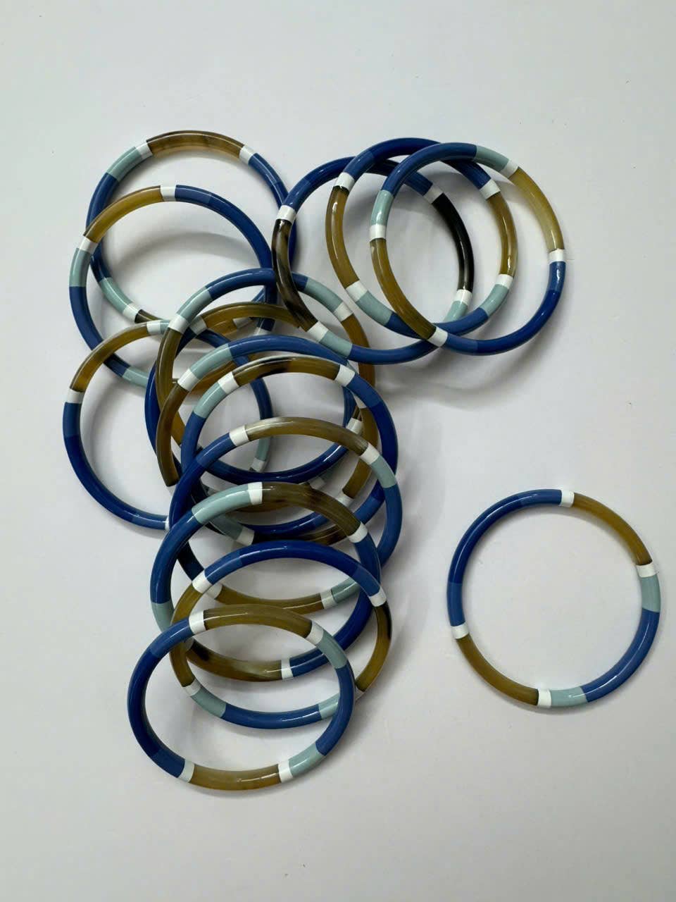 Hala Design - Wholesale Bangle Bracelet - Multi Color Horn Bangle H=6mm1