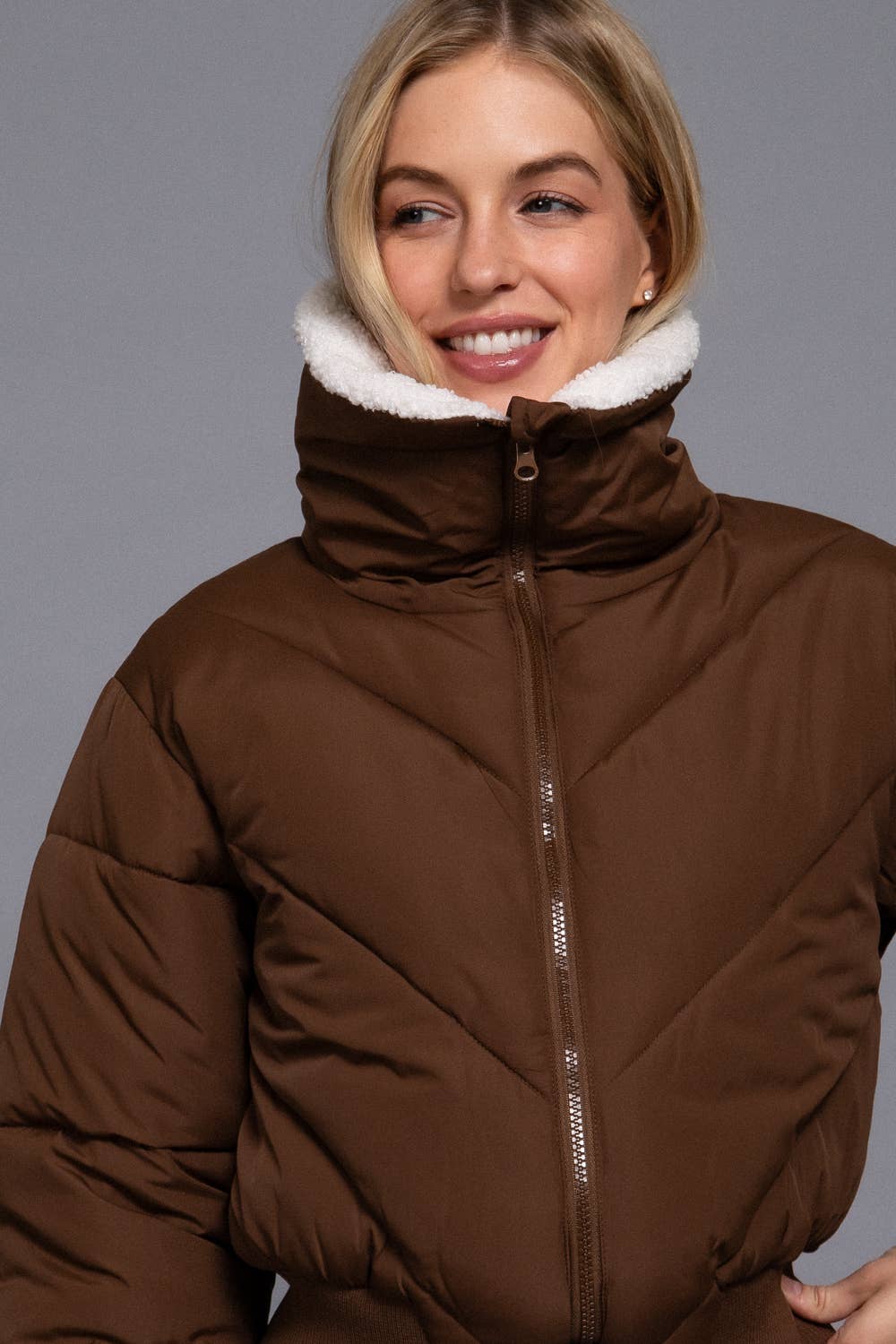 Active Basic | Active USA – Engroshandel Puffer jacket - Dame – Langærmet pufferjakke med sherpa-krave16