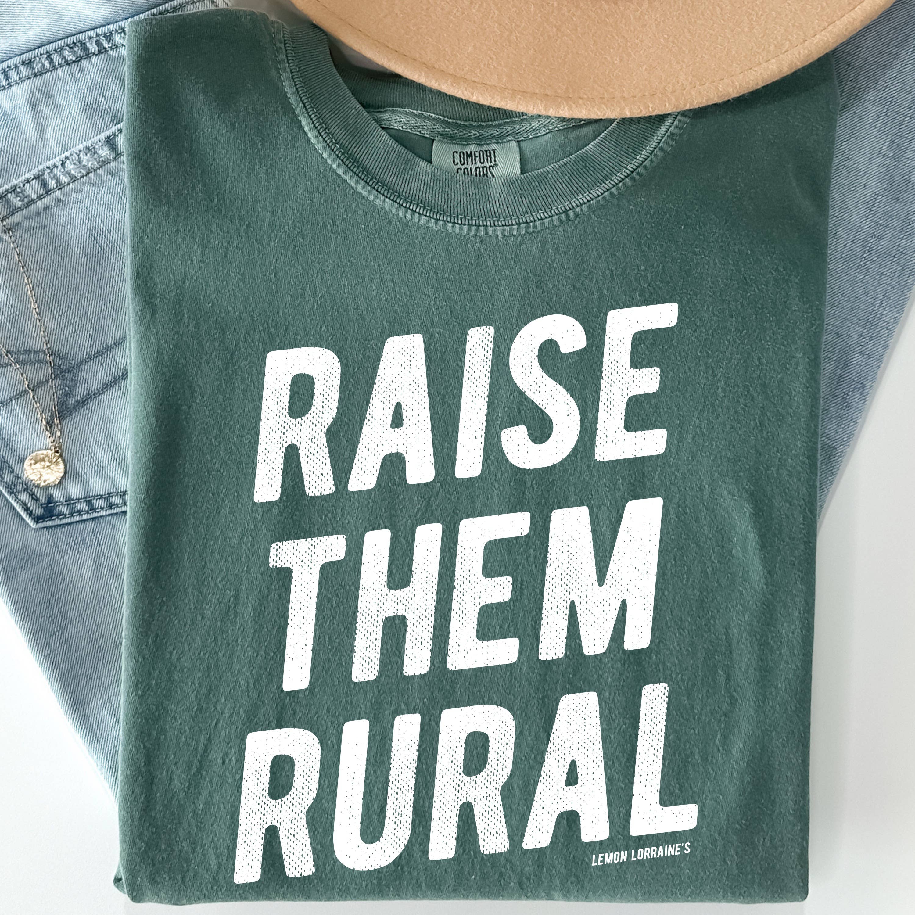 Épinette bleue RAISE THEM RURAL - T-shirt illustré  en vente sur Faire5