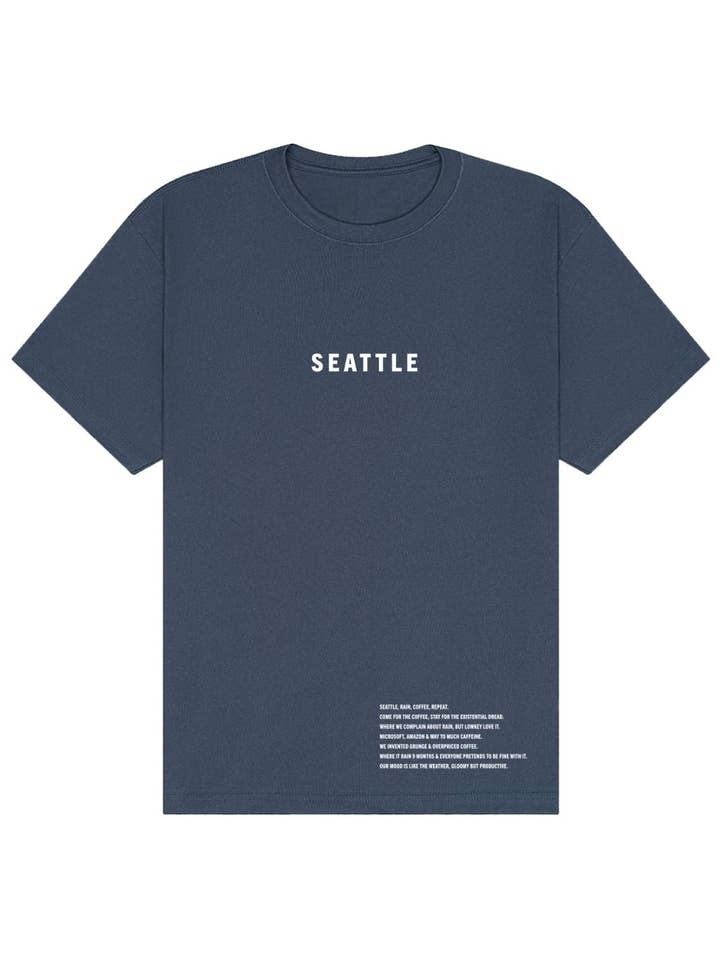 T-shirt surdimensionné et lourd de Seattle – Réalisme des jours de pluie, brassé quotidiennement pour la vente par Tourist Tee Co.