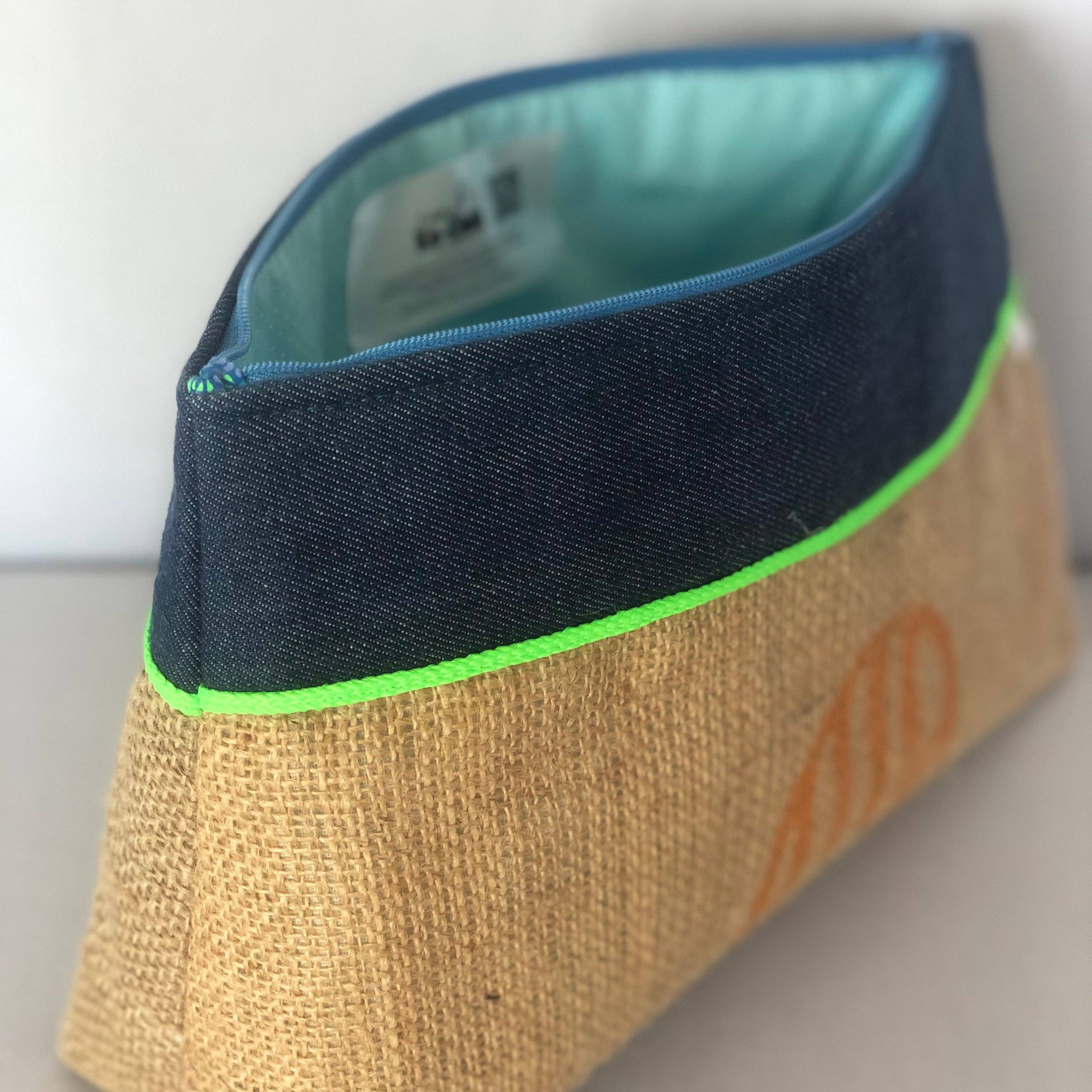 K-chik - Wholesale Pouch - Women's - Pyramid pouch in recycled coffee bag with fabric application, oilcloth, denim.3