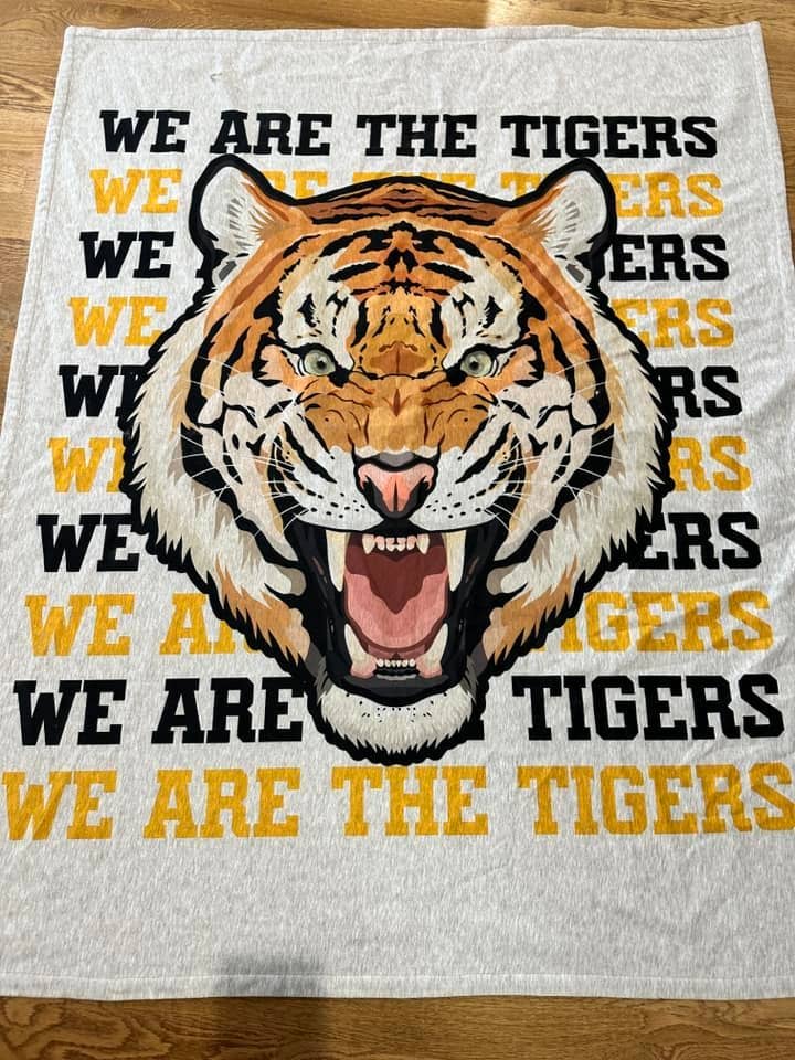 Hustle+Heart - Wholesale Picnic Blanket - Inline Team Custom Sweatshirt Blanket (BLANKET1073)3